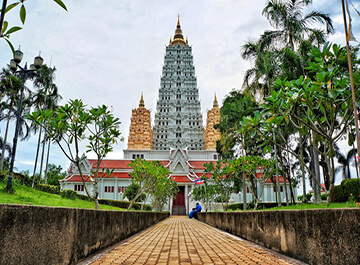 معبد مدرن وانسانگ وارارام  ( Wat Yansangwararam ) 